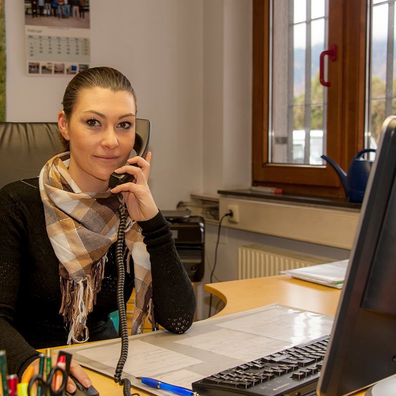 Sekretärin am Telefon